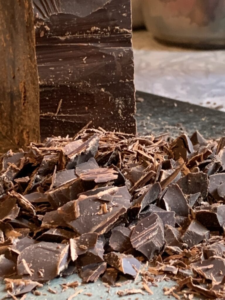 eating dark chocolate improves your mood