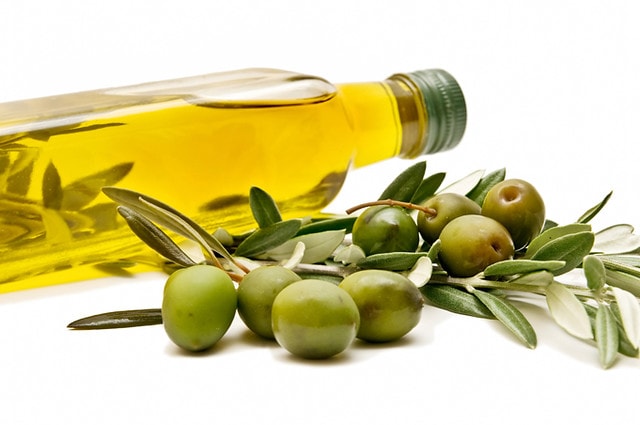olive oil helps prevent and treat Crohn's disease and colitis
