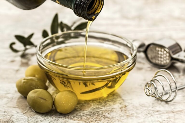 For Preventing Cardiovascular Disease and Cancer, Olive Oil is a Healthy Choice