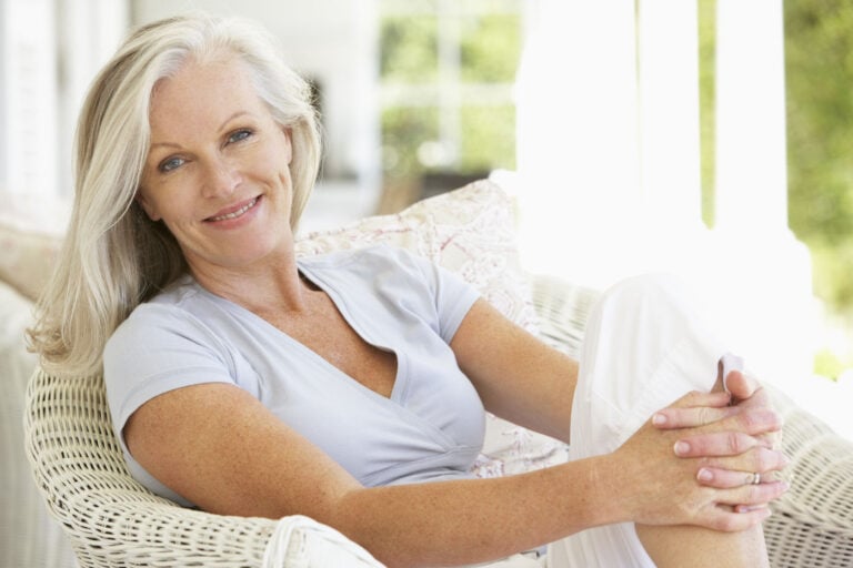 saffron relieves hot flashes and depression in menopausal women