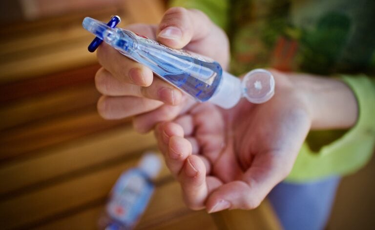 tea tree oil more effective than alcohol as antimicrobial hand wash